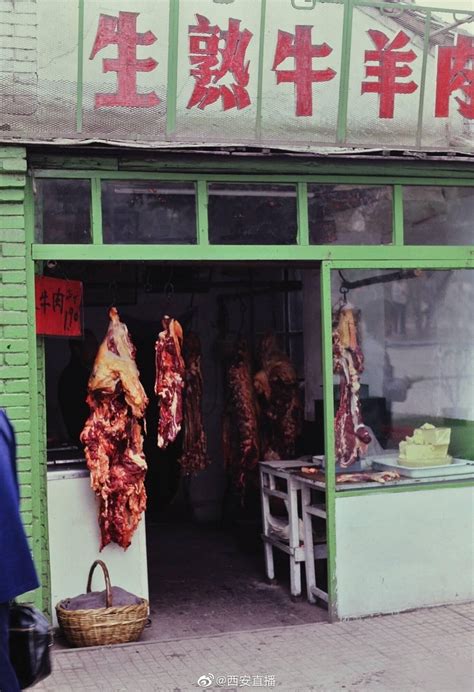 1985年，陕西，。街头牛羊肉店。当时的新鲜牛肉才1.9元一斤|西安市_新浪新闻