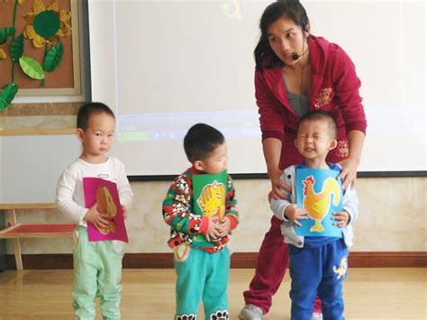 北京500余所幼儿园6月8日复园 小朋友在园内不戴口罩_手机新浪网