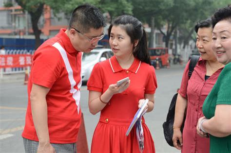 “走上考场，你们已经胜利了！”上海5万高三考生奔赴高考考场