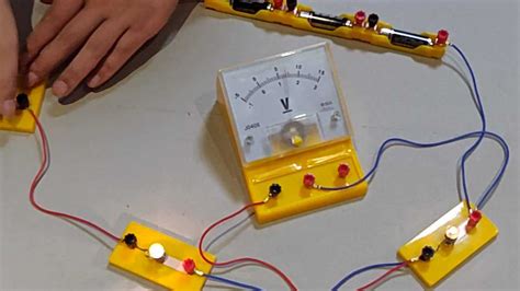 初中物理实验：探究串联电路的电压规律_腾讯视频