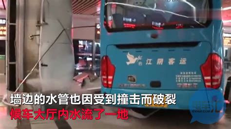贵州公交车坠湖事件∣死亡21人，中包括5名学生和驾驶员