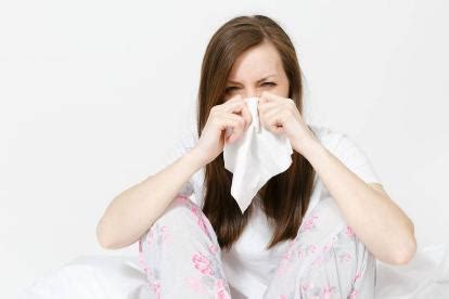 早起时咳嗽有痰是怎么回事？白痰、黄痰、黑痰，各暗示什么问题_凤凰网