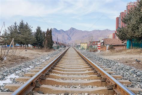 向远方延伸的铁路高清图片下载-正版图片500924205-摄图网