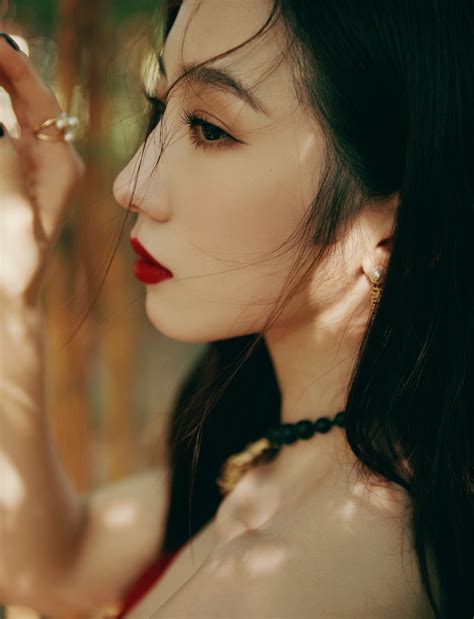 红色系妆容古风头像女生