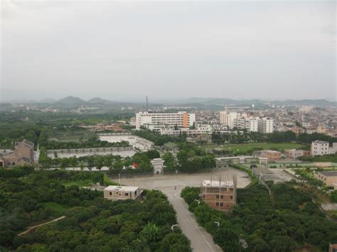 广东揭阳惠来县最强的镇，是全国千强镇之一，拥有高铁站
