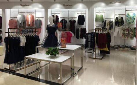 HEFANXI 品牌女装店设计|空间|展示设计 |wayue - 原创作品 - 站酷 (ZCOOL)