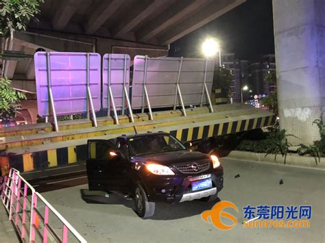 突发：货车撞坏限高架引发大堵车 目前事故造成一人受伤_东莞阳光网
