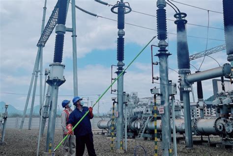 南平首次开展带电清洗220千伏变电站主变工作