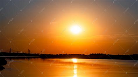夕阳西下的唯美高清图片下载-正版图片500541279-摄图网