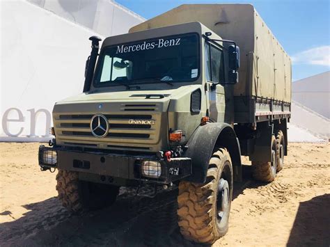 大漠戈壁，挡不住乌尼莫克的英雄气概 重型车网——传播卡车文化 关注卡车生活