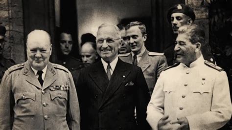 历史上的今天7月17日_1945年美国、英国、苏联三国首脑杜鲁门、丘吉尔和斯大林在德国波茨坦召开二战后处置德国的波茨坦会议。