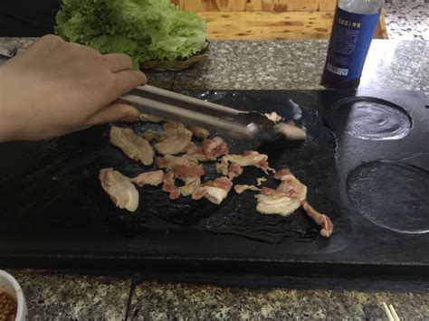 【南瓜火山石烤肠的做法步骤图，怎么做好吃】呆毛一点也不呆_下厨房