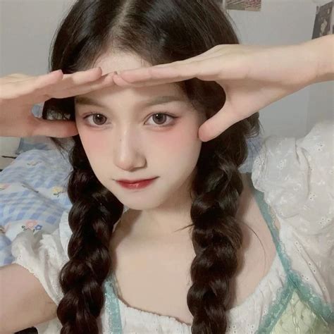 甜美女生头像唯美短发