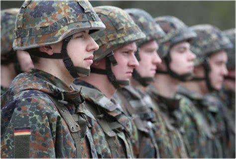 二战时期的德国党卫军是什么部队，和德国国防军有什么区别|魏玛共和国|党卫军|冲锋队_新浪新闻
