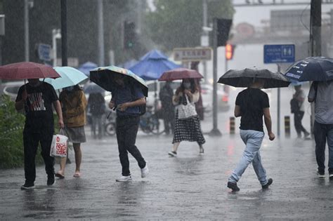 北京多地暴雨来袭 暴雨洪灾时的自救常识——人民政协网