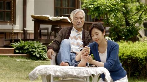 《欲望之花》 一部毁三观的韩国电影，七旬老头爱上貌美护工……|春日|韩国|欲望之花_新浪新闻
