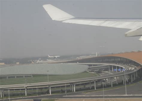 北京首都国际机场三跑道同时起降飞机成功 – 中国民用航空网