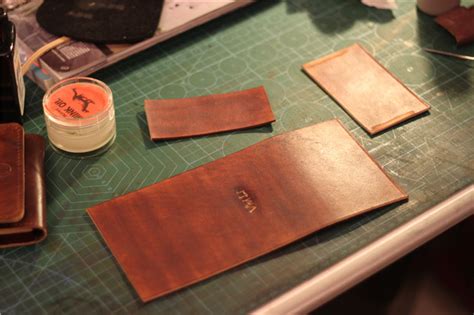 一款简洁皮革卡包的制作教程 - 皮小匠