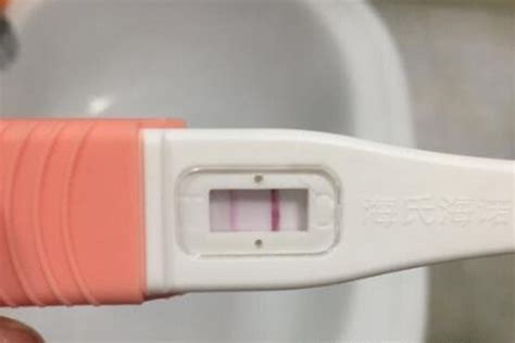 验孕棒显示两条红杠是怀孕了吗 验孕棒显示怀孕要去医院检查吗 _八宝网