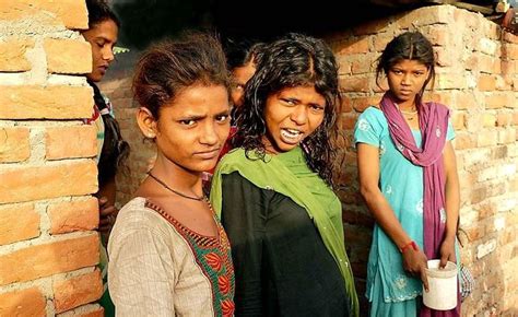 为应对“新娘荒”，印度妇女被迫嫁给多个男子，生活状况堪忧__凤凰网