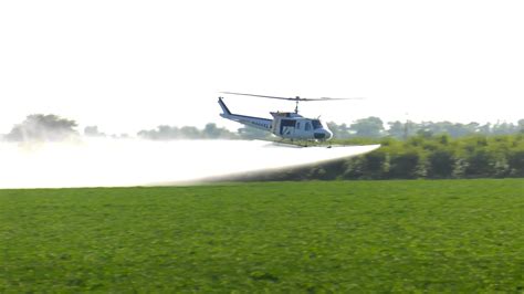 安徽举行植保无人直升机喷施农药观摩会_私人飞机网