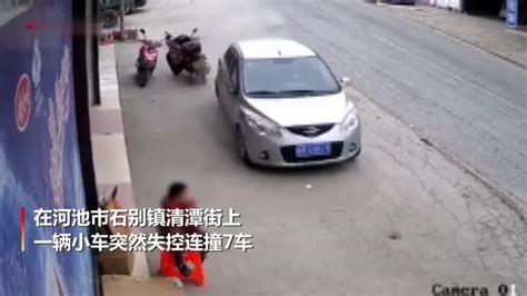 男子驾车突发疾病连撞7车 致2人受伤_凤凰网视频_凤凰网