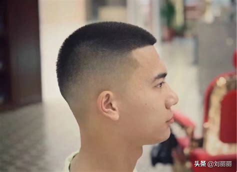 短寸头发型男图片