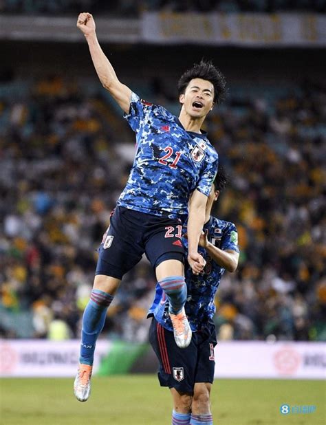 阿迪达斯日本国家队2022年世界杯主场球衣球员版_纸鹤_比赛服_设计