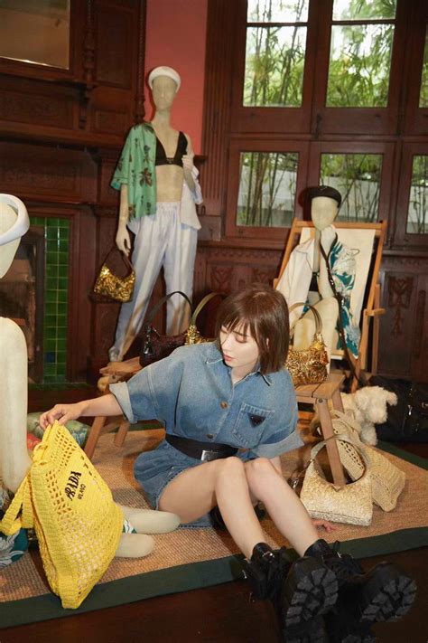 英皇娱乐艺人刘雅瑟受邀Prada活动 探索时尚的奥义__凤凰网