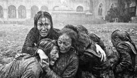 电影《黑太阳南京大屠杀》女孩当街被辱，看完让人难受的喘不过气_腾讯视频