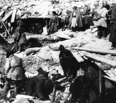 日俄战争老照片：俄军士兵掩埋战死的日军，而奉天城燃起滚滚熊烟|日俄战争|日军|俄军_新浪新闻