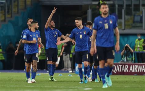 足球欧锦赛小组赛进入第二轮 意大利队两连胜提前出线_新体育网