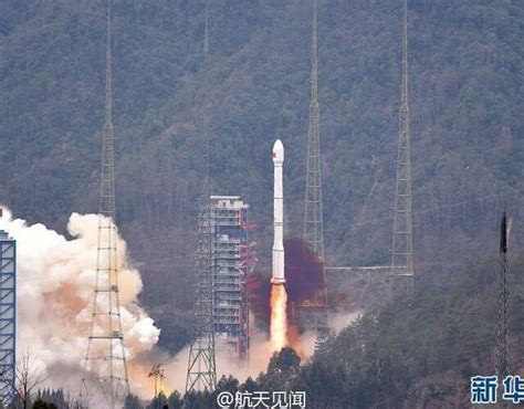 中国长征火箭助推器残骸坠落山头 冒出黄色浓烟