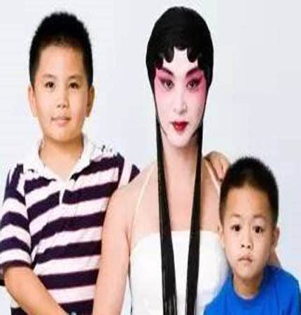 金星三个孩子罕见出镜：异父异母的兄弟长太像，教育女儿毫不留情_腾讯视频