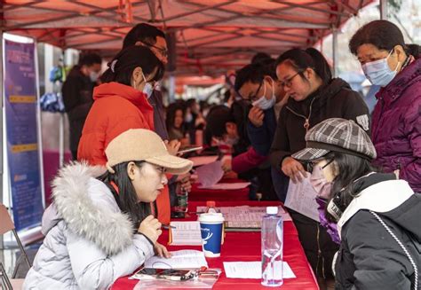 应聘年龄放宽 岗位待遇提升 就业选择丰富 宜昌1.8万返乡劳动力计划“家门口”上班_要闻_新闻中心_长江网_cjn.cn