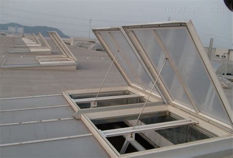 厂家直接供用阁楼天窗斜屋采光窗铝木门窗改装开启窗可定制-阿里巴巴