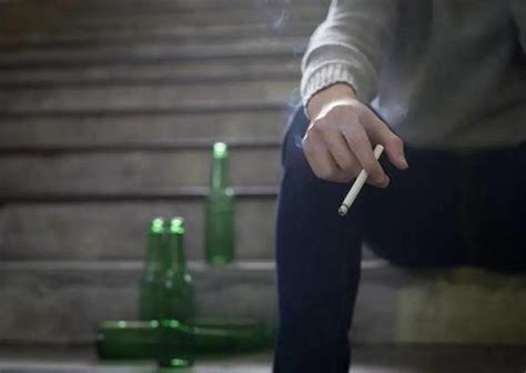 伤感喝酒图片
