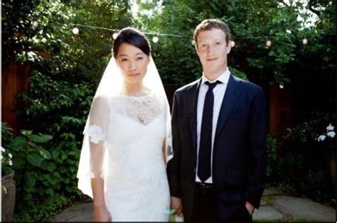 马克-扎克伯格与华裔女友结婚 FB上公布婚讯-搜狐娱乐