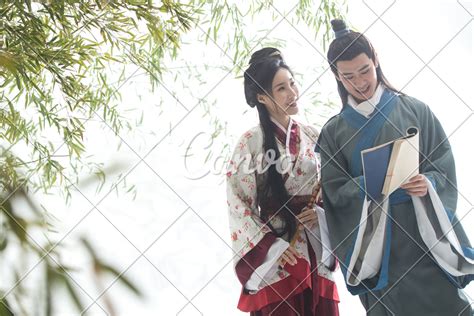 男人创意情侣古装服饰看书汉服传统文化竹子造型图片 - Canva可画