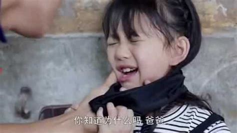 7岁女孩楼道内遭绑架 被歹徒装旅行箱拖走(图)-搜狐新闻