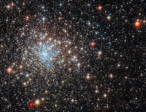 哈勃太空望远镜拍摄的蛇夫座球状星团NGC 6325 - 神秘的地球 科学|自然|地理|探索