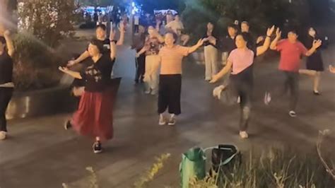 上海广场舞跳极乐净土 网友：好害怕老了融不进广场舞圈子_腾讯视频