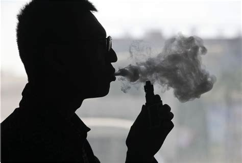 吸烟致癌的概率有多大？研究发现：每4个烟民中有1个患上肺癌|肺癌|吸烟|戒烟_新浪新闻