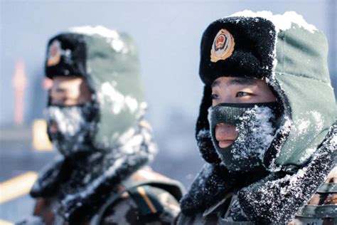 翻雪山过达坂，这就是新疆边防官兵的巡逻路 - 中国军网