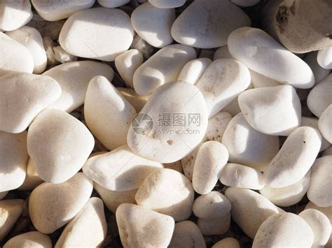 纯白色石头是什么石头 - 业百科