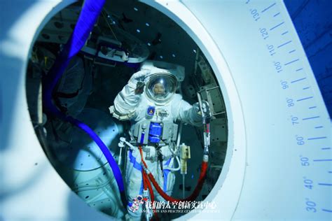 神舟十二号航天员为出舱活动提前做了什么准备？模拟失重环境水下训练影像曝光 - 海报新闻