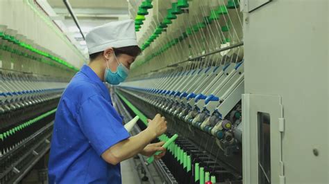 山东滨州：赶制纺织产品订单-人民图片网