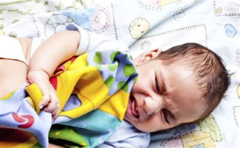 好多家长都做错了，宝宝摔下床要这样处理……__小豆苗疫苗助手