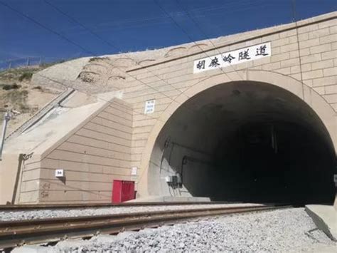 历时9年 成兰铁路跃龙门隧道左线贯通|资讯频道_51网