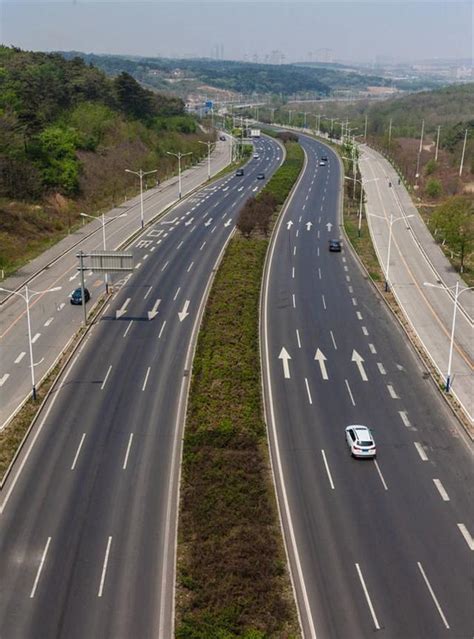 广东潮州S233省道路面改造工程，双向六车道，速度60公里/小时|省道|潮州|路面_新浪新闻